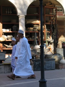 17_Omani kids in Nizwa souq